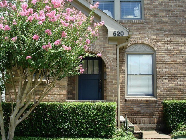 Building Photo - 520 W Clay St