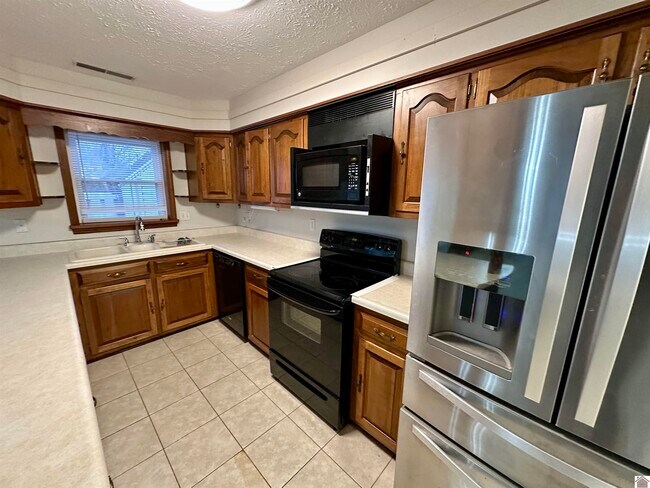 Foto del edificio - 67 Country Club Ln