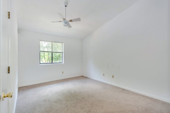 Foto del edificio - 112-12 Turtle Creek Rd