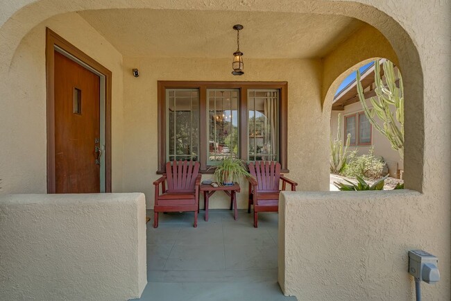 Building Photo - 1053 N Mar Vista Ave