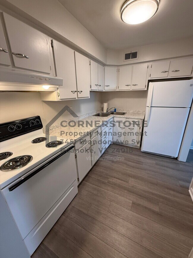 Foto del edificio - 6500 Carefree Ln
