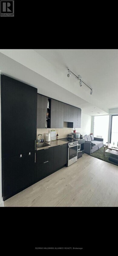 Photo principale - 3900-3900 Confederation Pkwy
