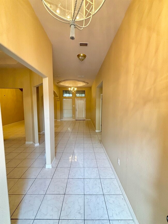 Building Photo - 8909 Tucson Ln