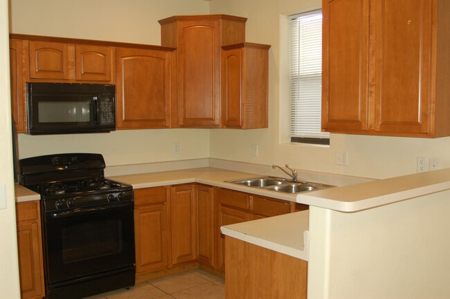 Building Photo - 1517 E Helen Way
