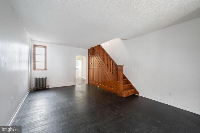 Building Photo - 2351 E Sergeant St