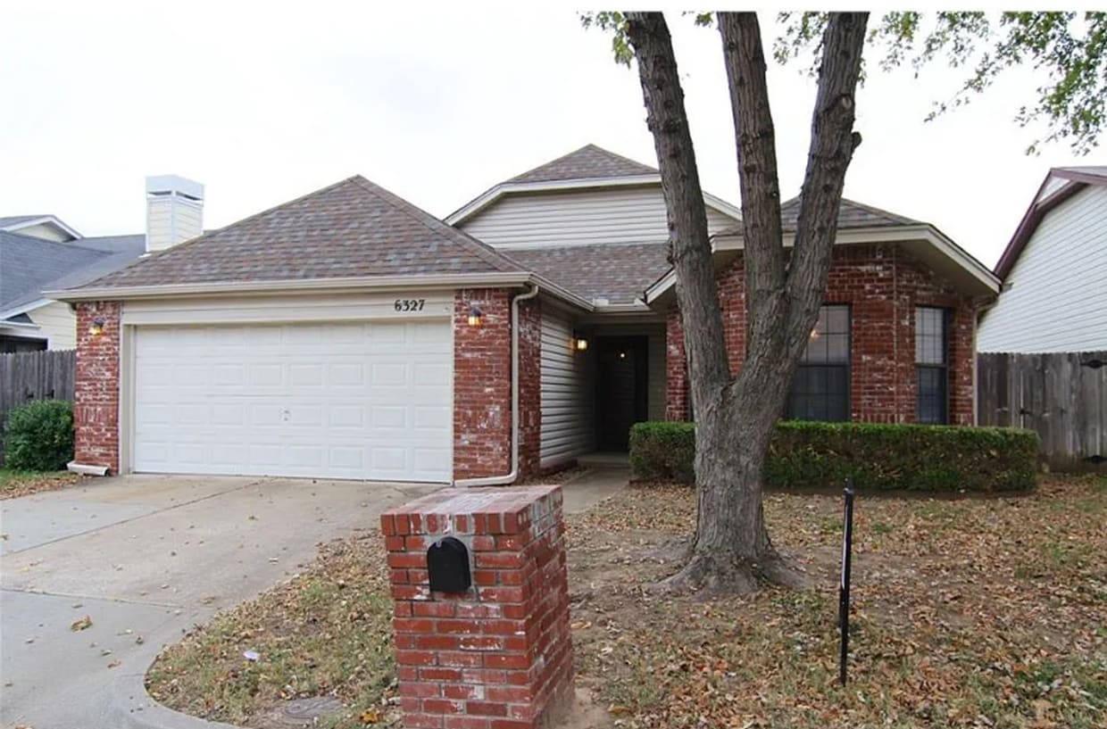 Foto principal - 3 Bed | 2 Bath | South Tulsa