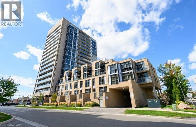 Photo du bâtiment - 1940 Ironstone Dr