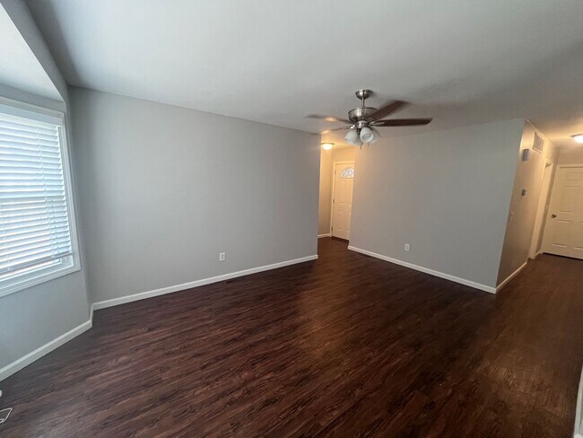 Foto del edificio - 3119 S Custer Ave