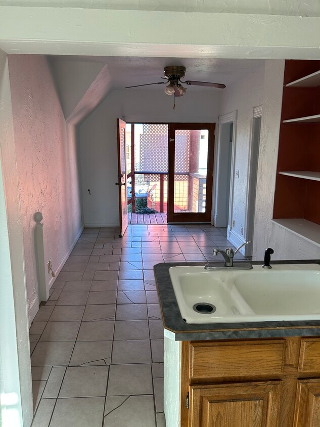 Foto del edificio - 219 Midway Avenue