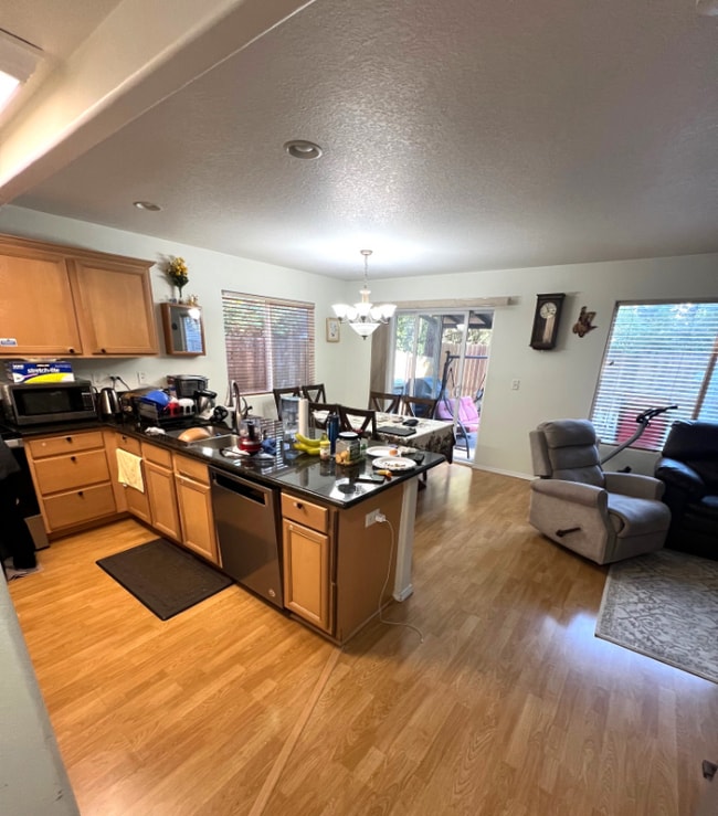 Building Photo - 780 SW Sosa Pl