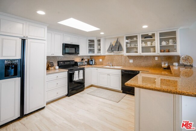 Building Photo - 11876 BEACH CLUB Way