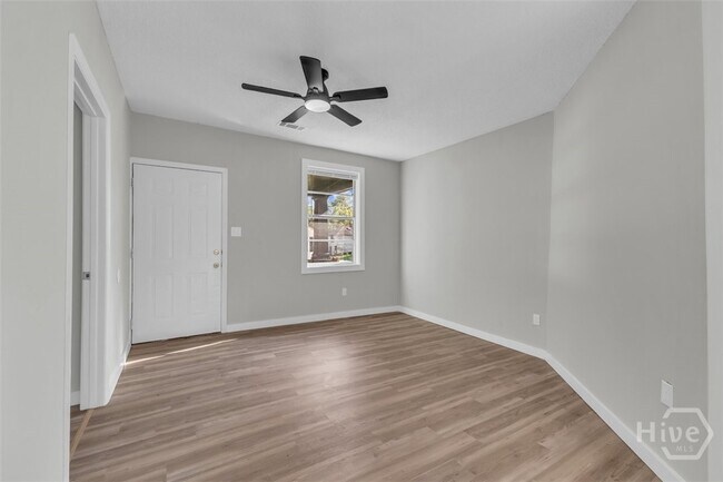 Foto del edificio - 832 W 44th St