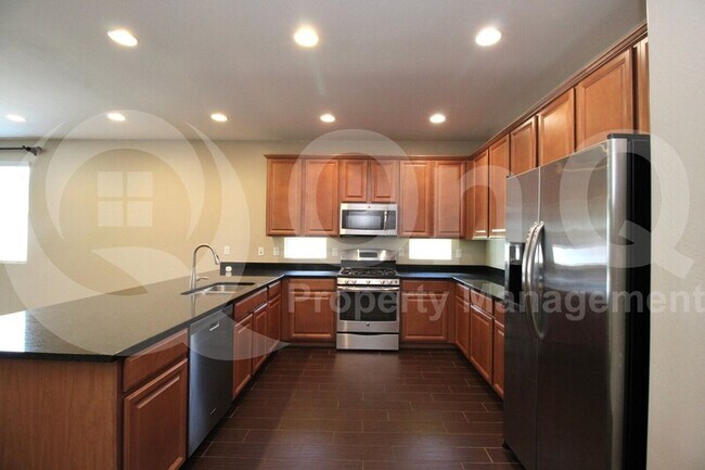 Building Photo - 867 E Aberdeen Dr