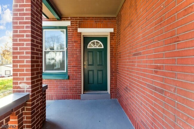 Building Photo - 786 S Main St