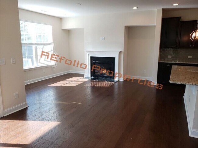 Building Photo - Great 3 Bedroom 2 Car-Garage End Unit Town...