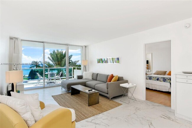 Foto del edificio - 5151 Collins Ave