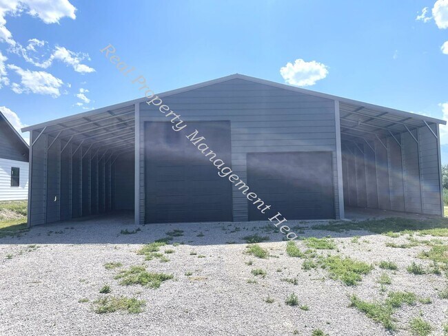 Foto del edificio - 3 Bedroom 2 Bath House For Rent