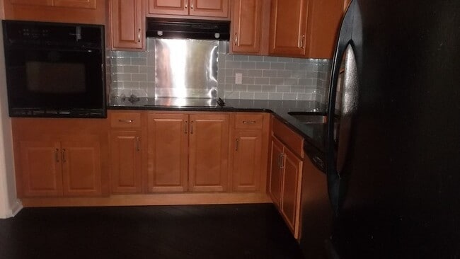 Building Photo - Charming Home With Many Upgrades