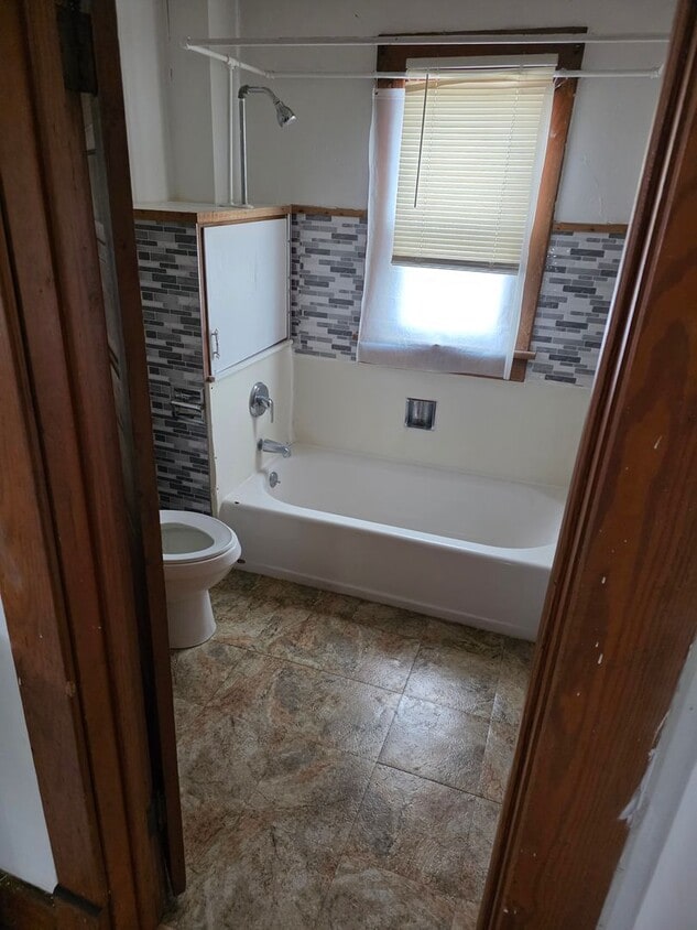 Building Photo - ? Move-In Ready 2 Bed | 1 Bath Home ?