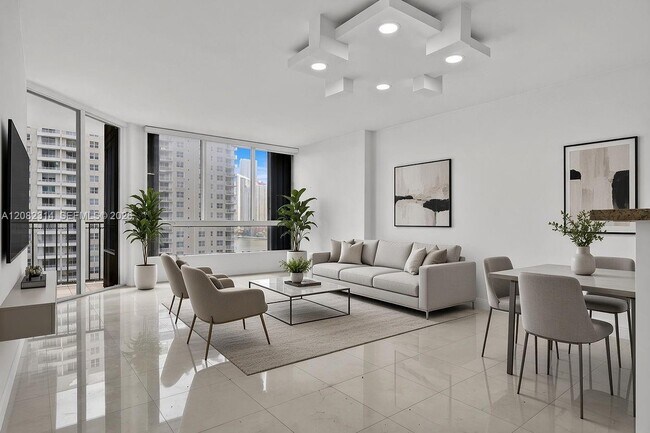 Foto del edificio - 520 Brickell Key Dr