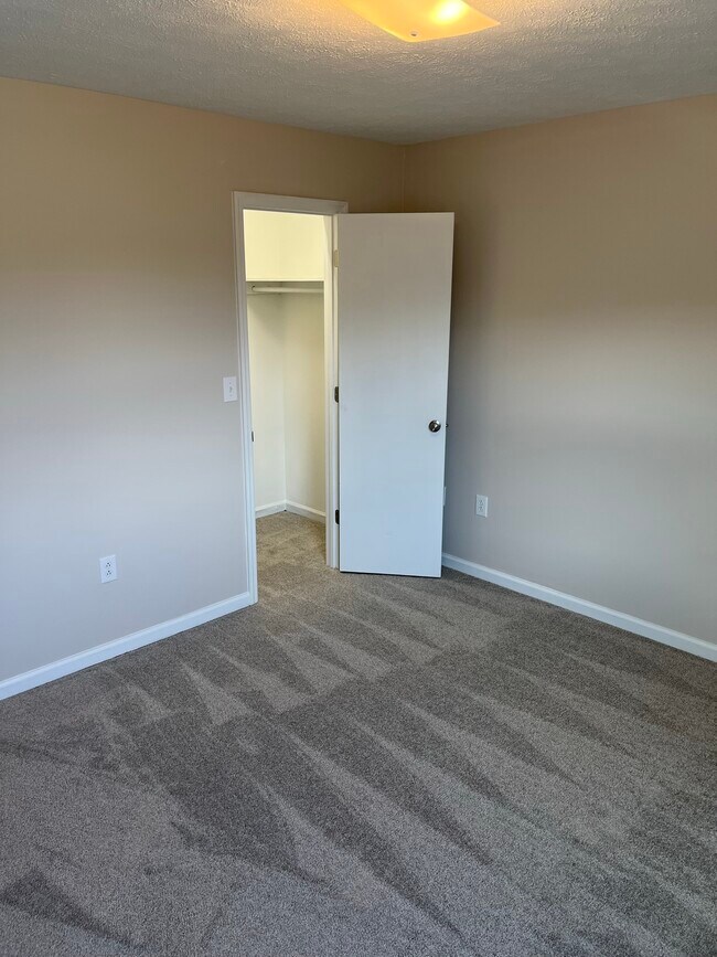 Building Photo - 1831 Dimple Ct