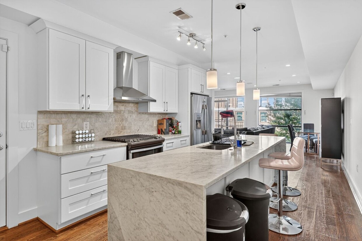Foto principal - Sophisticated, Beautifully Furnished 2br/2...