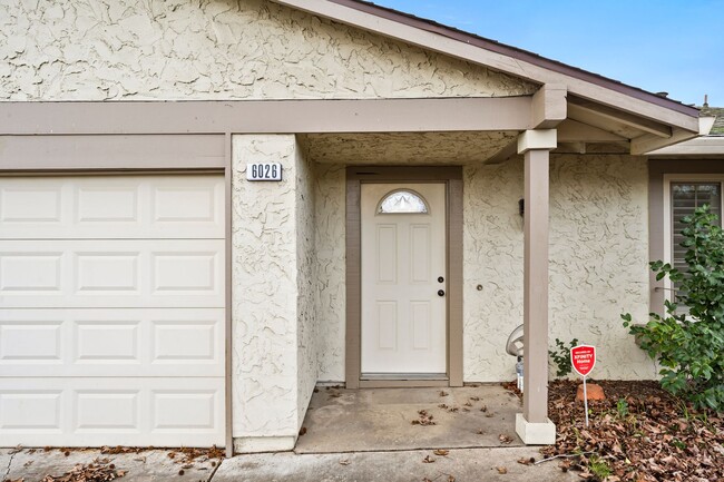 Foto del edificio - AVAILABLE NOW - CITRUS HEIGHTS 3 BEDROOM 2...