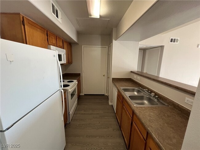 Foto del edificio - 7255 W Sunset Rd