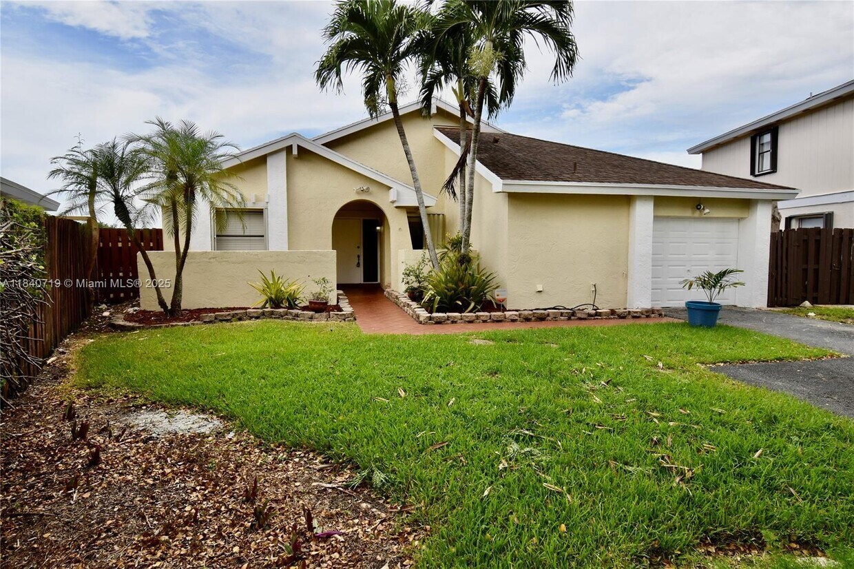Foto principal - 15015 SW 52nd Ln
