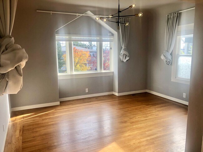Foto del edificio - Sunny one bedroom house surrounded by lush...