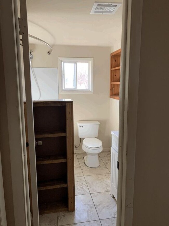 Building Photo - 3 Bed / 1 Bath in Oologah!
