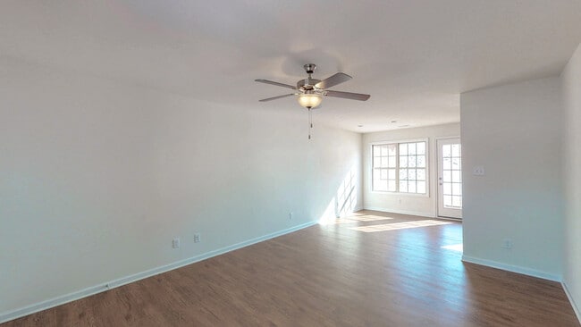 Building Photo - 565 S Old Sevierville Pike