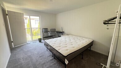 Building Photo - 3470 Plumtree Dr