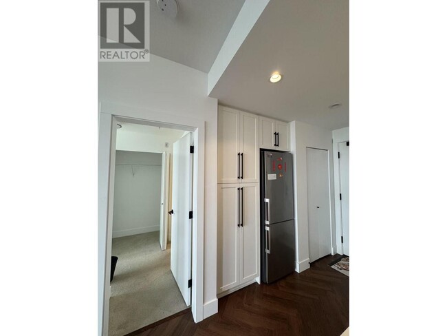 Building Photo - 9228-9228 Slopes Mews