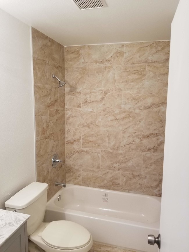 Foto del edificio - 9388 Twin Trails Dr