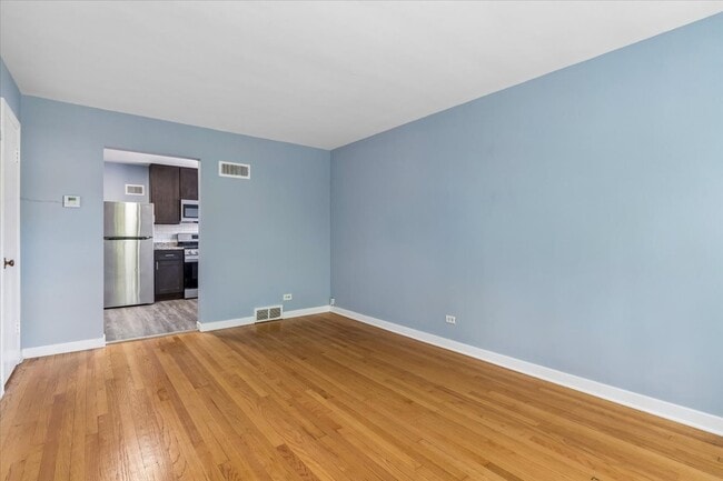 Photo - 9116 Keating Ave (Skokie, IL) Apartment