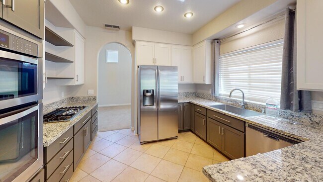 Building Photo - Executive Beauty in Brentwood