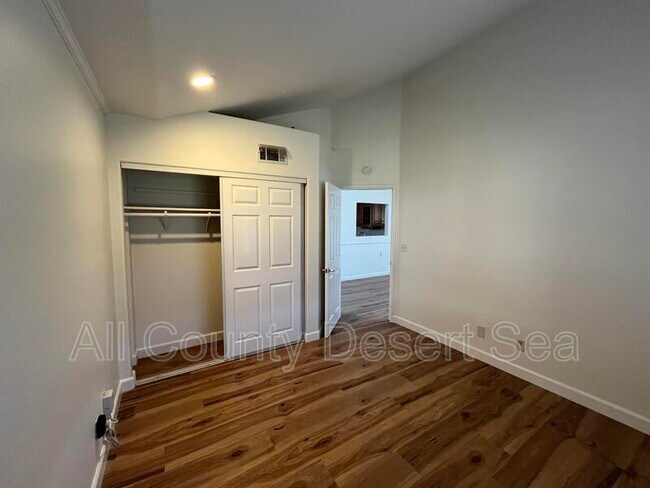 Foto del edificio - 11751 Emerald St