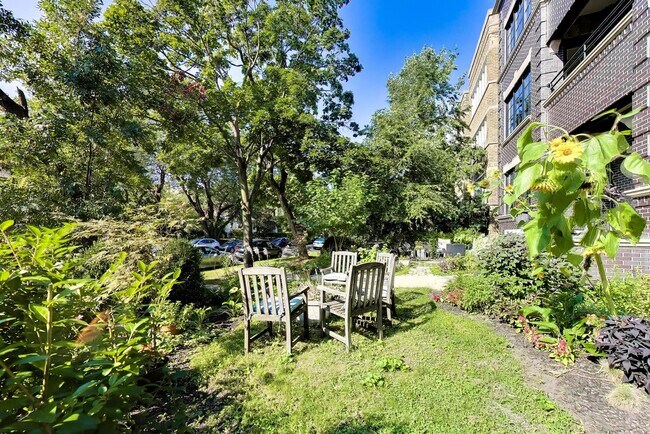 Foto del edificio - 1126 W Morse Ave