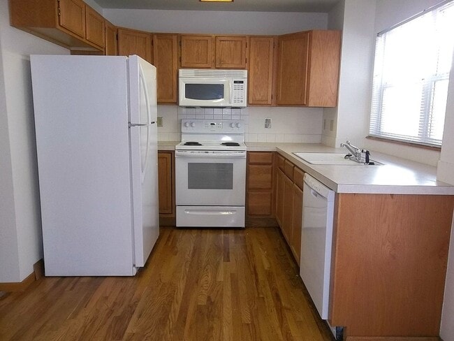 Building Photo - Comfortable and Bright 3-Bedroom Home Available This June
