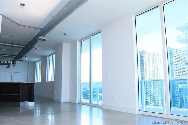 Foto del edificio - 700 NE 25th St