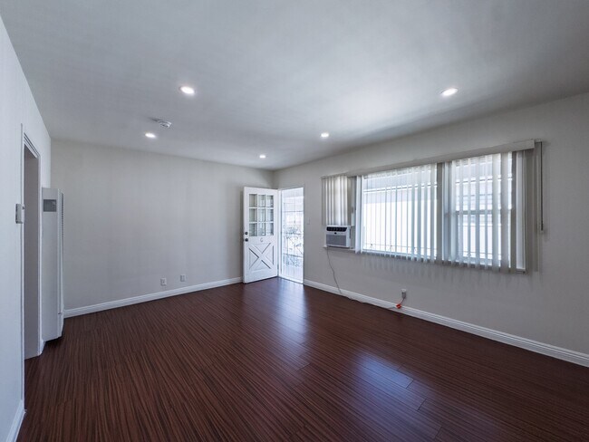 Foto del edificio - 421 E Acacia Ave
