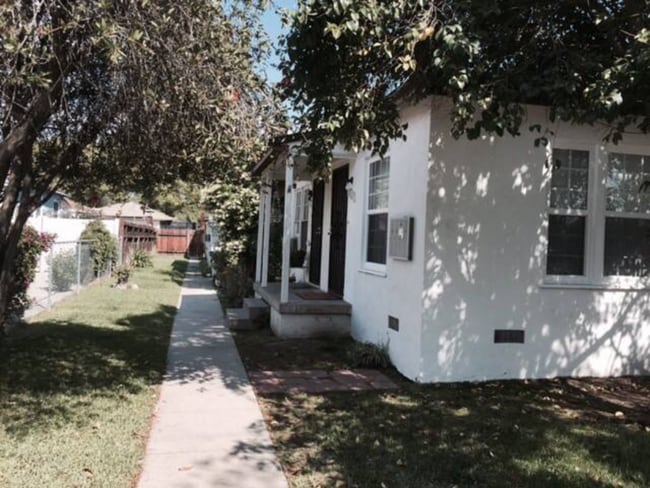 Building Photo - 7004 Hazeltine Ave
