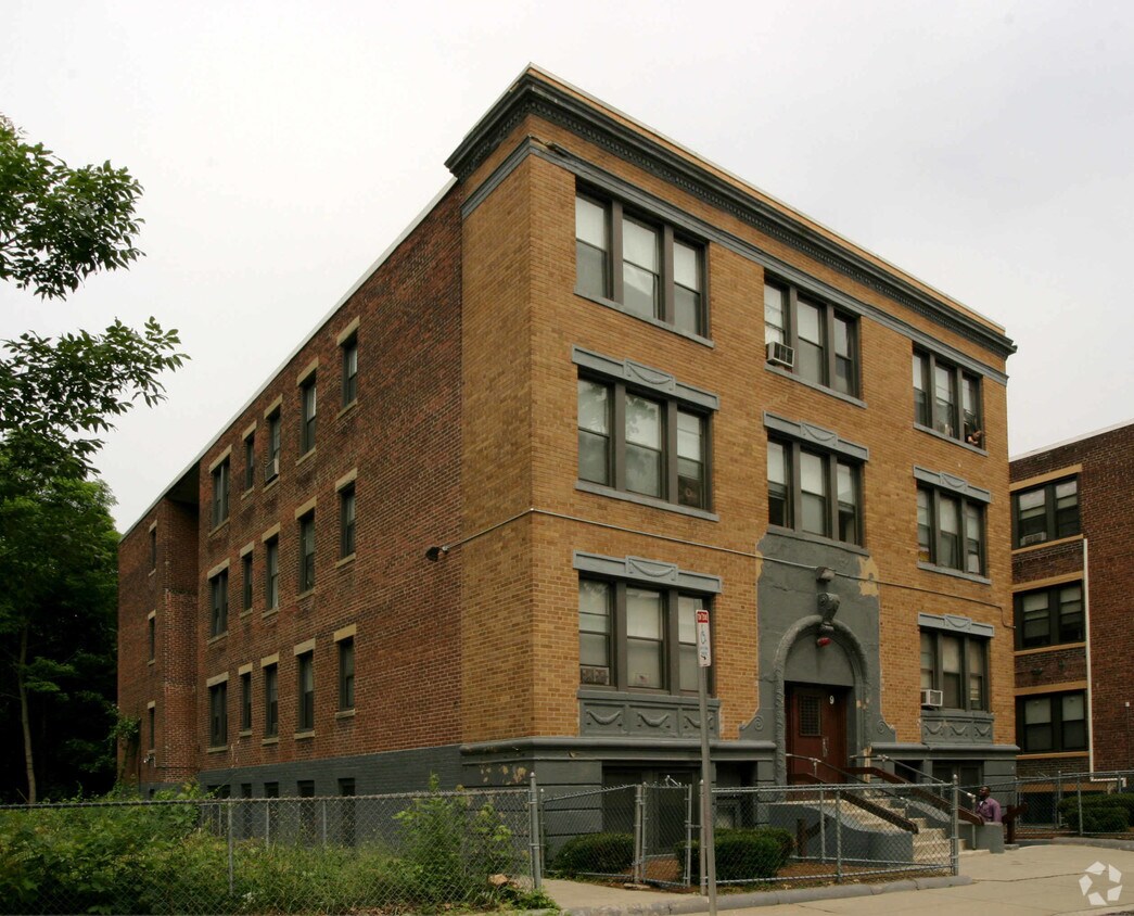 Foto principal - 102-108 Elm Hill Ave