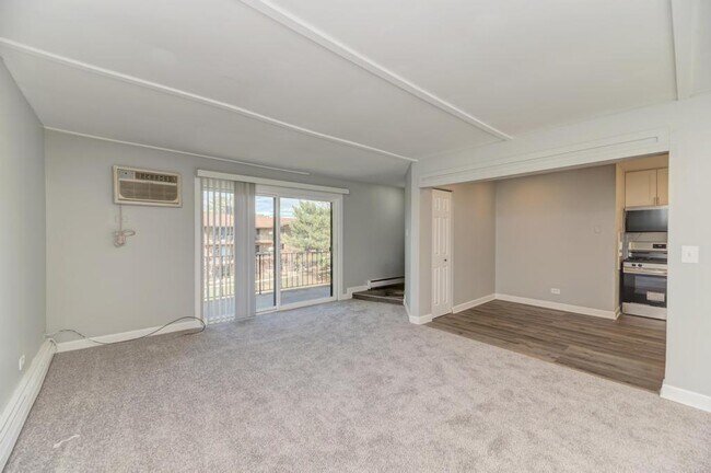 Foto del edificio - 2440 Waterbury Dr