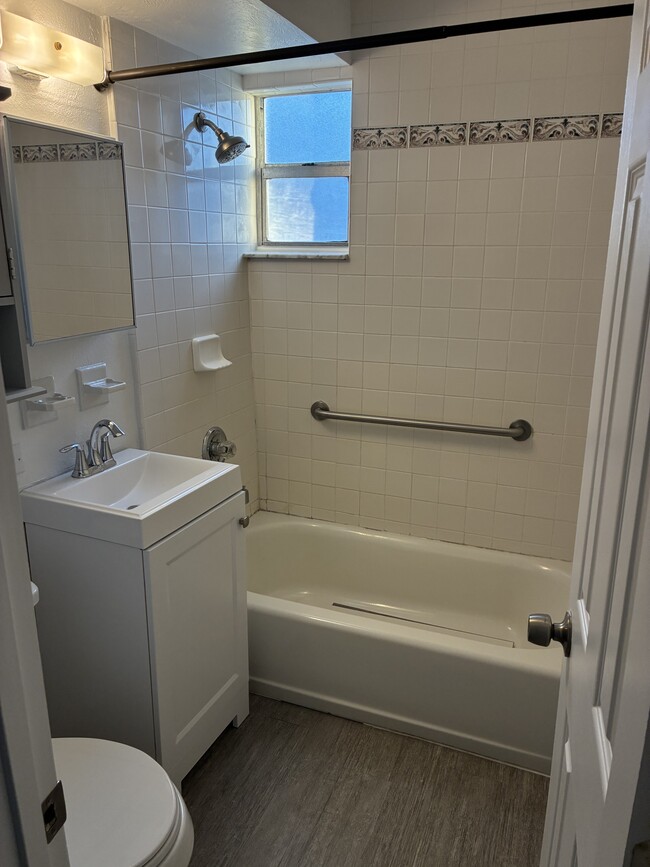 Building Photo - 422 Columbus Ave