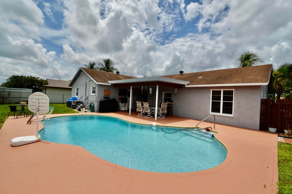 Foto principal - 1440 Woodcrest Rd E