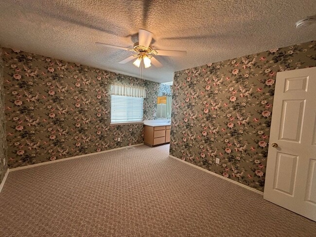 Building Photo - Quiet Two Bedroom Low Maintenance Town Home