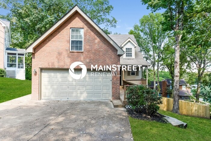 3 Bedroom Pet-Friendly Home in Nashville, TN with Main Street Renewal - 3 Bedroom Pet-Friendly Home in Nashville, TN with Main Street Renewal