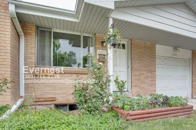 Building Photo - 4-Bedroom, 2-Bathroom Home with Large Yard...